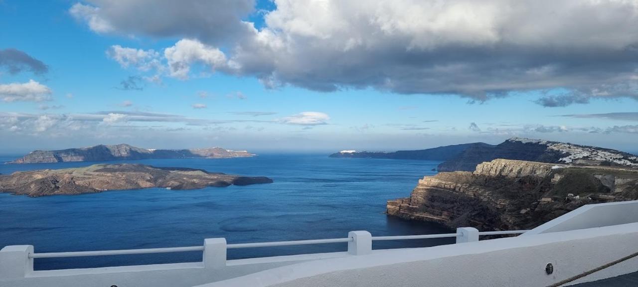 Santorini Pleasure Studios Fira  Extérieur photo