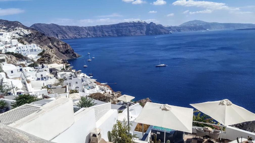 Santorini Pleasure Studios Fira  Extérieur photo